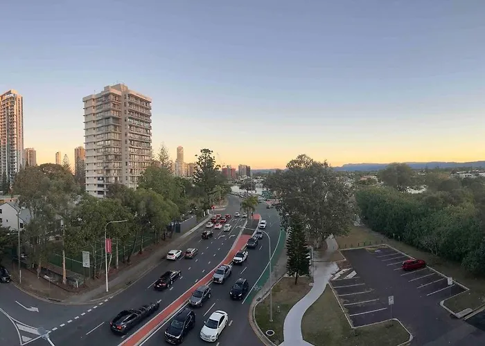 New Living In Surfers Paradise