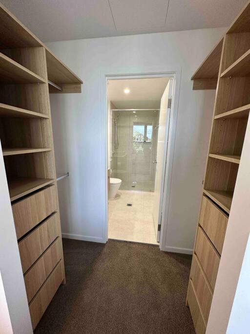 New Living In Surfers Paradise *