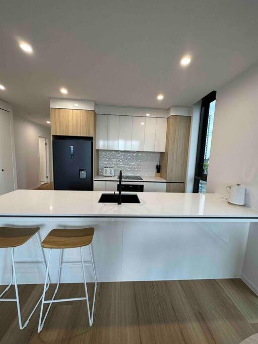 Apartment New Living In Surfers Paradise *