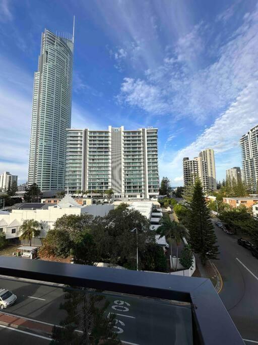New Living In Surfers Paradise Apartment Gold Coast